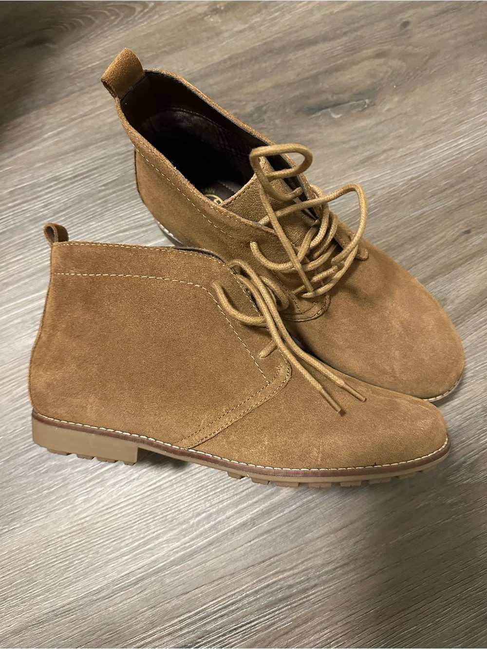 White Mountain Auburn Tan Suede Lace-Up Ankle Booties size 8
